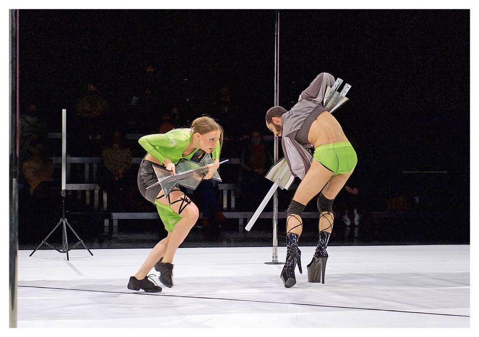 Julian Weber „Allongé“. Auf dem Bild: Shade Théret, György Jellinek. Uferstudios, 2020. Julian Weber „Allongé“. Auf dem Bild: Shade Théret, György Jellinek. Uferstudios, 2020.