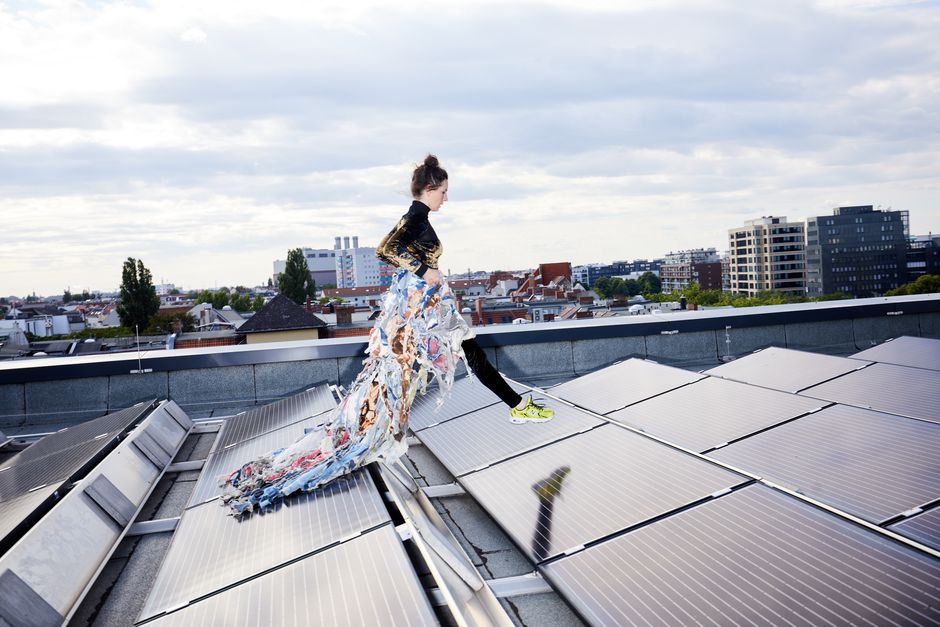 HZT MA SODA alumna Ana Lessing Menjibar im Umhang von Eric Winkler für das Cover der UdK Tagesspiegel Beilage zur Demonstration Kunst Raum Stadt HZT MA SODA alumna Ana Lessing Menjibar im Umhang von Eric Winkler für das Cover der UdK Tagesspiegel Beilage zur Demonstration Kunst Raum Stadt