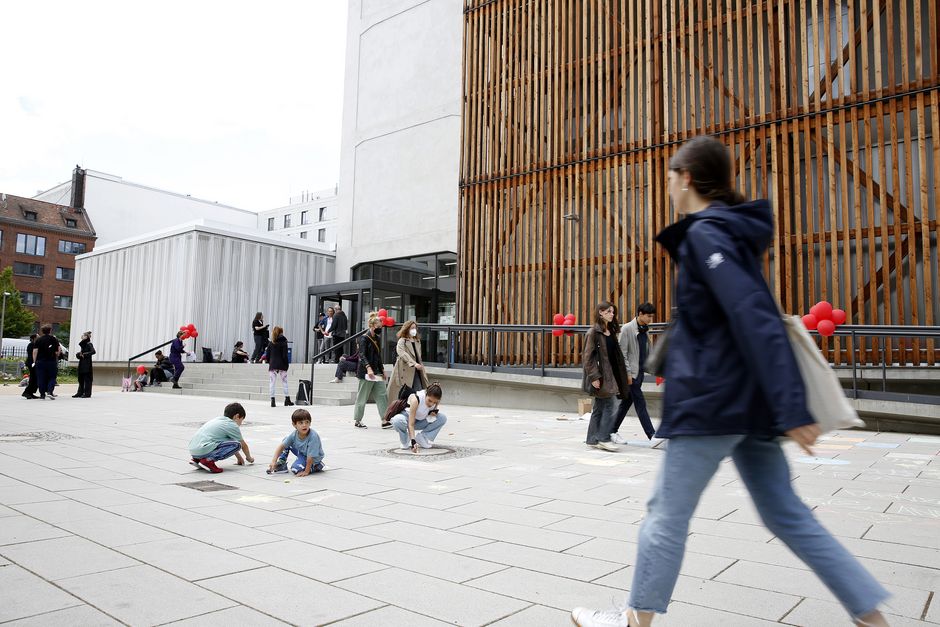 Die HfS Ernst Busch von Aussen